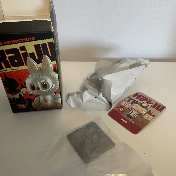 Pop Mart Labubu The Monsters Kaiju Series Alien Kaiju Figure Open Box - Picture 6 of 9
